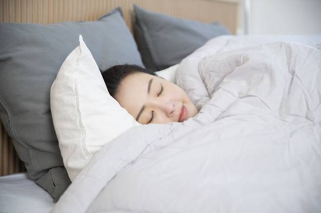 [서울=뉴시스] 잠들기 전 땅콩버터를 한 숟가락 먹는 것이 숙면에 도움이 된다는 미 마취과 전문의의 조언이 나왔다. 2025.07.27. *재판매 및 DB금지 *재판매 및 DB 금지