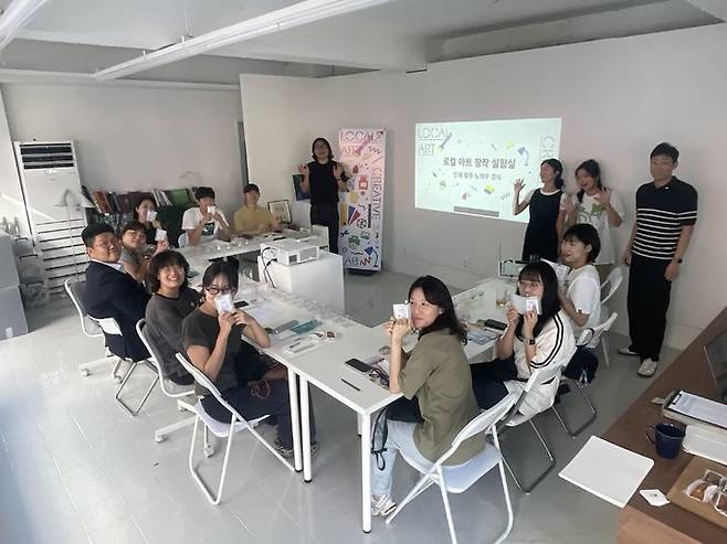 [광주=뉴시스] 광주 동구 서남예술촌은 로컬 아트 창작 실험실: 인쇄 발주 노하우 행사가 지난 25일 성황리에 마무리됐다고 27일 밝혔다. (사진 = 광주 동구 서남예술촌 제공) 2025.07.27. photo@newsis.com *재판매 및 DB 금지