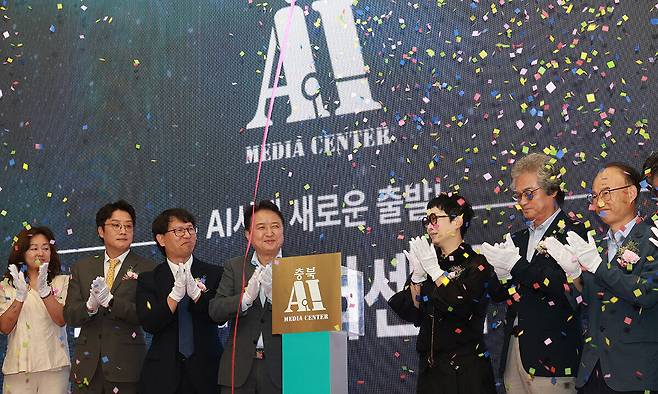 충북도가 지난&nbsp;21일 오송선하마루에서&nbsp;충북AI미디어센터 출범식을 열고 운영을 시작했다. 충북도 제공