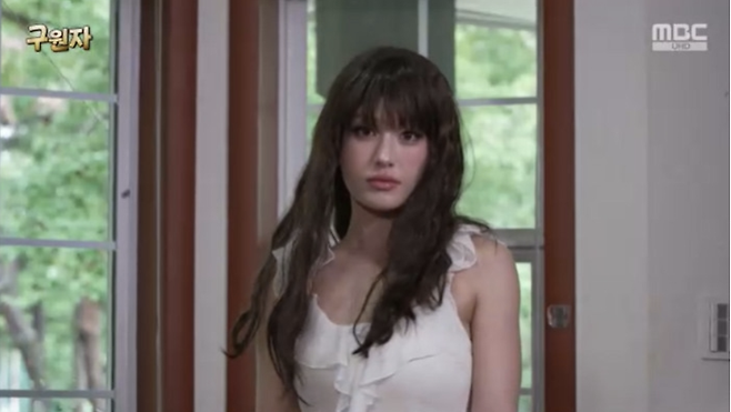 재연배우로 변신한 가수 전소미. MBC ‘신비한TV 서프라이즈’ 방송화면