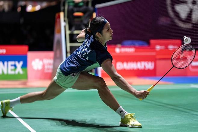 ▲ 세계배드민턴연맹(BWF) 월드투어 슈퍼 1000 중국오픈 준결승전에 나선 안세영(삼성생명)이 부상 방지를 위해 기권을 선언했다. 향후 시즌 소화를 위해 무릎 보호가 우선이란 결론을 내렸다. ⓒ연합뉴스/AFP