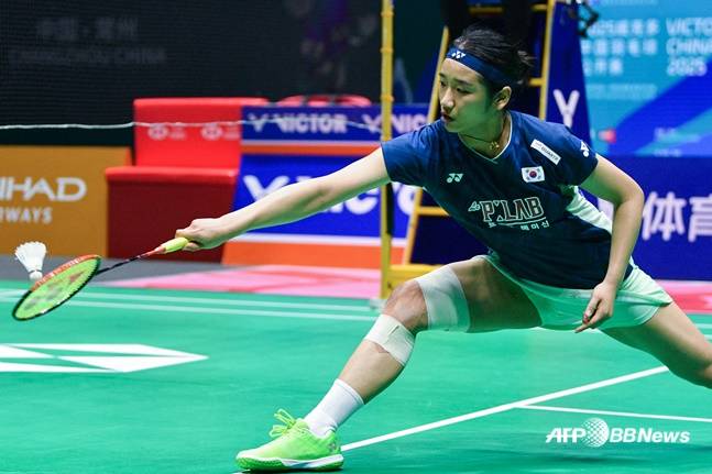 안세영이 26일 열린 세계배드민턴연맹(BWF) 월드투어 슈퍼 1000 중국오픈 준결승에 나서고 있다. /AFPBBNews=뉴스1