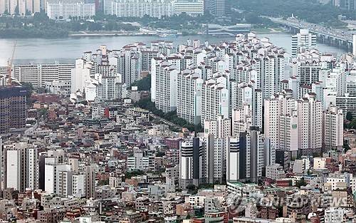 남산 N서울타워에서 바라본 서울 시내 아파트 단지  [연합뉴스 자료사진]