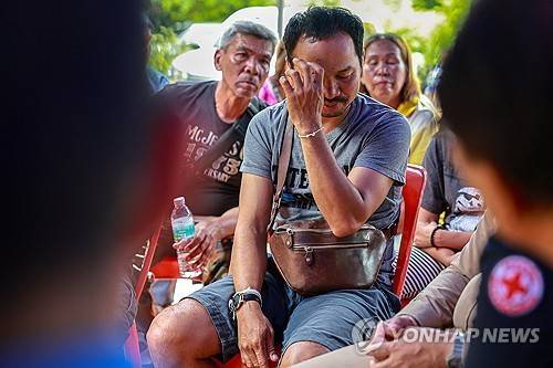 아내와 두 자녀 잃은 태국 가장 [로이터 연합뉴스. 재판매 및 DB 금지]