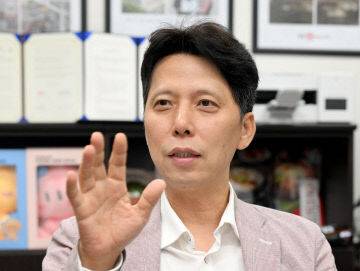 나득균 K-푸드 해외 진출 협의체 회장이 협의체의 방향성과 계획 등에 대해 설명하고 있다. &nbsp;이성희 기자