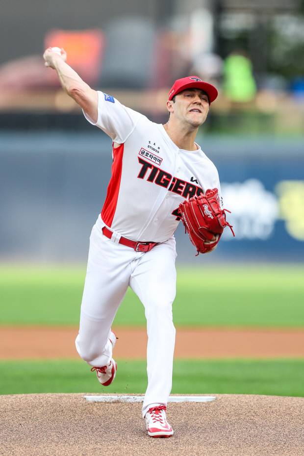 KIA 타이거즈 제임스 네일이 지난 22일 광주-기아 챔피언스 필드에서 열린 2025 신한 SOL뱅크 KBO리그 LG 트윈스와의 홈 경기에서 역투하고 있다. KIA 타이거즈 제공