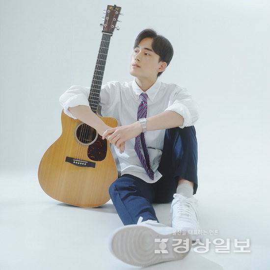 ▲ 울산 북구문화예술회관은 오는 29일 오후 7시30분 '저녁을 닮은 음악' 7월 공연으로 울산 출신 싱어송라이터 길기판(사진)의 '여름너울'을 마련한다.
