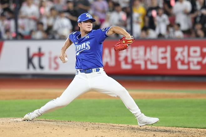 지난 27일 수원 KT위즈파크에서 열린 '2025 신한 SOL 뱅크 KBO리그' 삼성 라이온즈와 KT 위즈 경기에서 마운드에 오른 이호성. <삼성 라이온즈 제공>