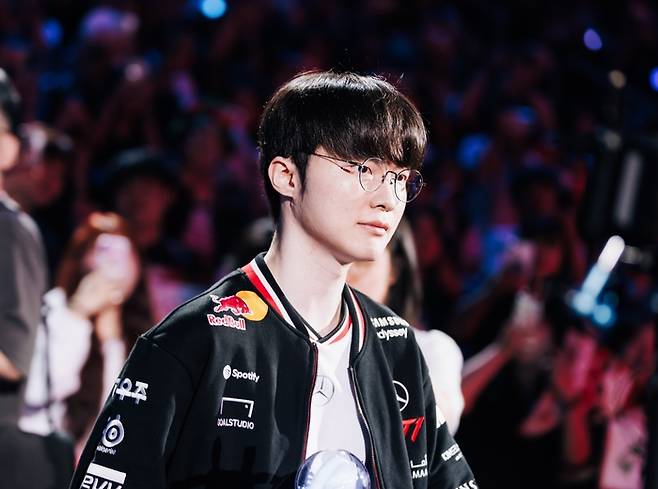 T1 ‘페이커’ 이상혁이 25일 인천광역시 인스파이어 아레나에서 열린 ‘2025 LoL 챔피언스 코리아(LCK)’ 3라운드 T1 홈그라운드 젠지전을 위해 입장하고 있다. 사진 | T1