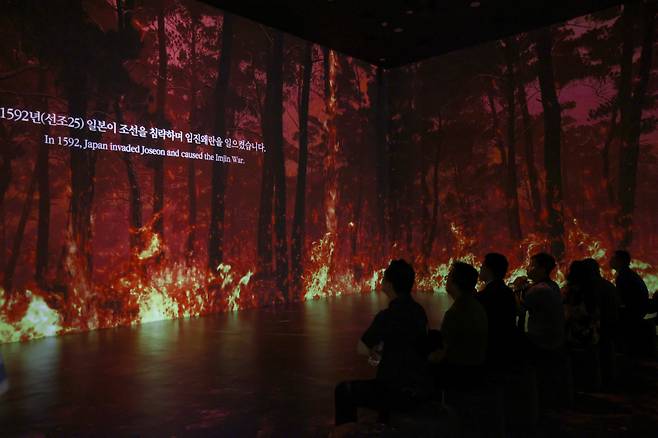◇현충사 기념관의 영상체험관의 영상은 흡사 전쟁에 직접 참가한 듯 한 느낌을 전달한다. 사진제공=지엔씨21