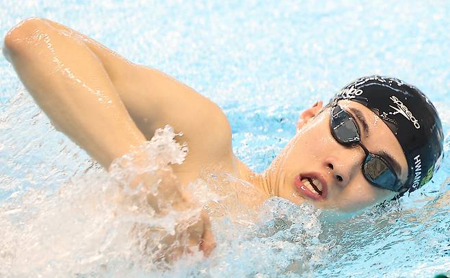 물살 가르는 황선우<저작권자(c) 연합뉴스, 무단 전재-재배포, AI 학습 및 활용 금지>