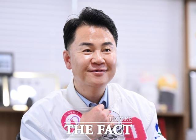오언석 도봉구청장이 15일 오후 서울 도봉구청 집무실에서 <더팩트>와 인터뷰하고 있다./이새롬 기자