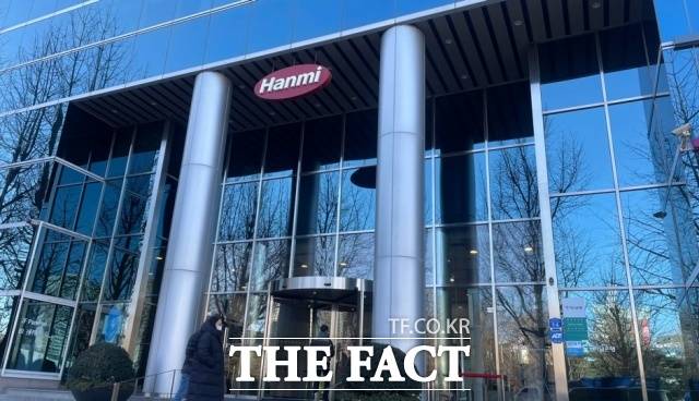 전문경영인 체제 도입을 선언했던 한미약품그룹에서 잡음이 이어지고 있다. /더팩트 DB