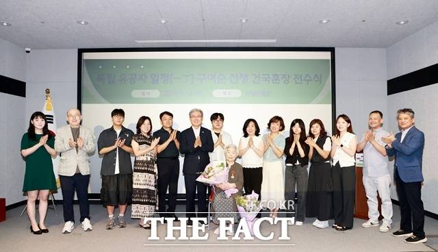 의령 출신 독립운동가 일정 구여순(1896~1946)의 맏딸을 포함한 14명의 후손이 찾아왔다./의령군