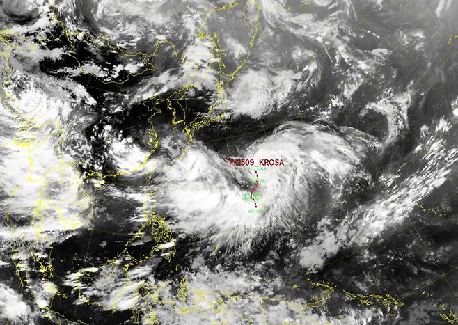 ⓒ기상청: 2025년 태풍 9호 크로사 구름영상=7호 태풍과 8호 태풍은 각각 열대저압부로 약화, 소멸했지만, 현재 2025년 9호 태풍 '크로사'가 이동 예상경로에 따라 일본 남쪽 해상을 향해 북상하고 있다. 이와 함께 남쪽 먼 해상에서는 ‘태풍의 씨앗’인 열대 요란이 잇따라 발생하며 기상 변동성을 키우겠다.