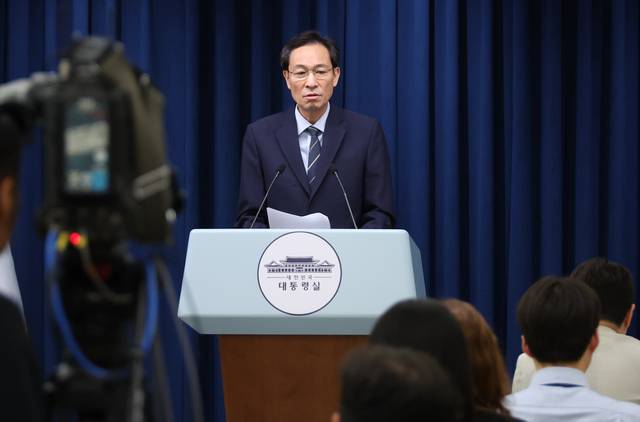 국민임명식 설명하는 우상호 정무수석. 연합뉴스