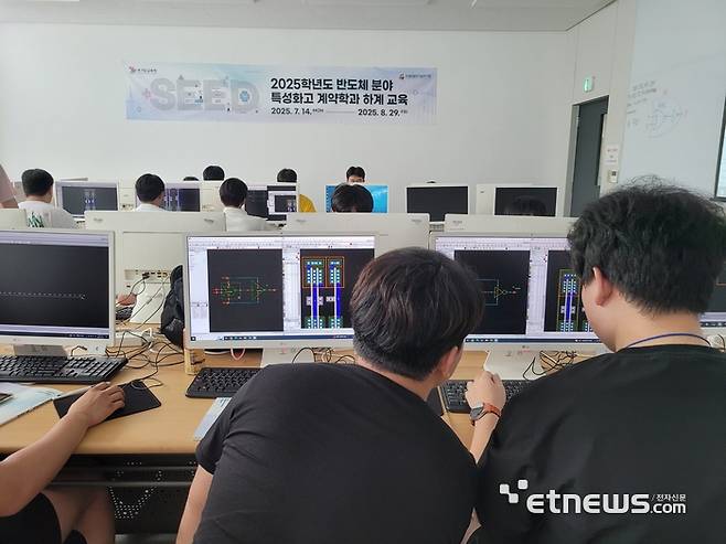 융기원이 최근 도내 특성화고 계약학과 학생을 대상으로 반도체 분야 하계 실습 교육과 교원 연수를 실시했다.