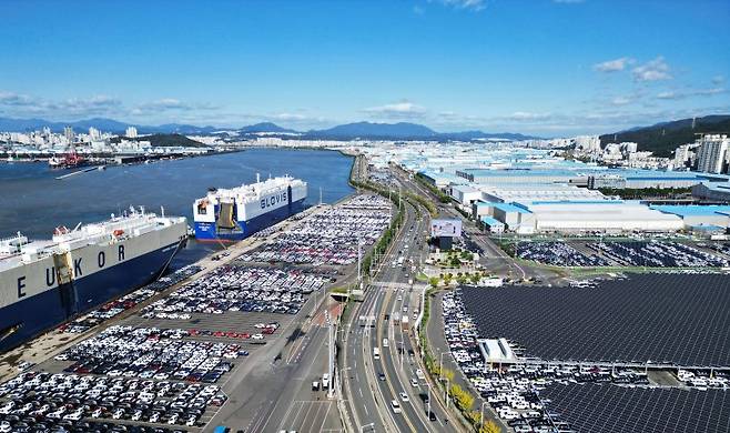 현대자동차 울산공장과 수출선적부두 전경. 뉴시스