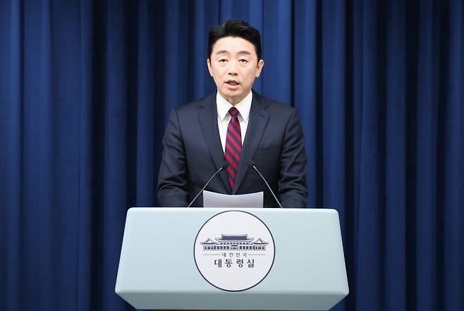 (서울=뉴스1) 허경 기자 = 강훈식 대통령 비서실장이 24일 서울 용산 대통령실 청사에서 대통령 주재 수석보좌관 회의 관련 브리핑을 하고 있다. 2025.7.24/뉴스1 /사진=뉴스1화상