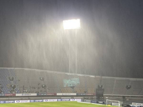 Suwon Sports Complex (irrelevant to the text). Reporter Kim Hee -jun