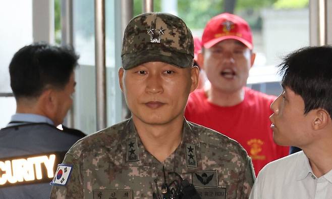 박진희 전 군사보좌관이 28일 오전 서울 서초구 순직해병 특검 사무실로 출석 하고 있다. 정용일 선임기자 yongil@hani.co.kr