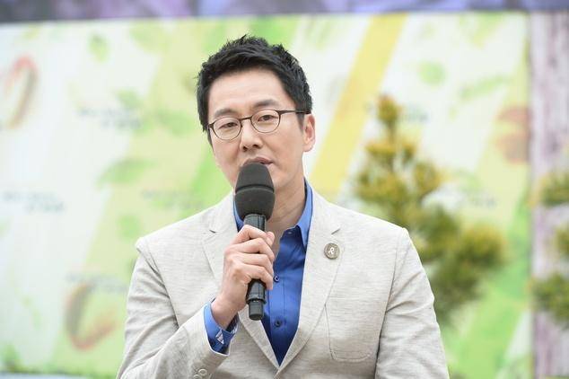 최근 김재원 아나운서는 본지와의 인터뷰를 통해 12년간 맡았던 '아침마당'을 떠나는 소회 등을 전했다. KBS 김재원 아나운서는 최근 12년 동안 맡은 '아침마당'에서 하차를 결정했다. KBS 제공