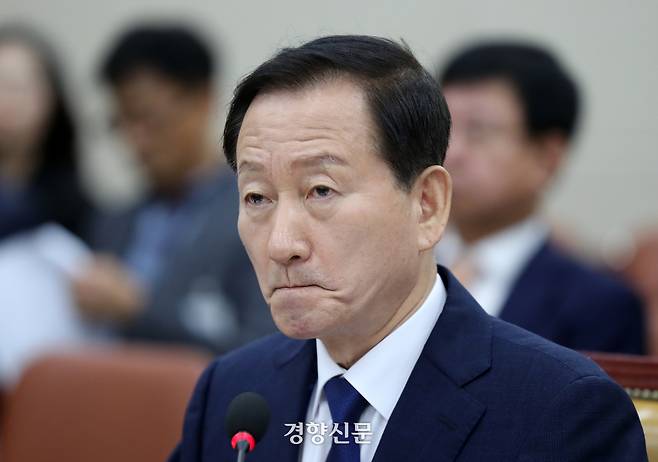 류희림 방송통신심의위원장이 지난해 10월 21일 국회에서 열린 국정감사에서 굳은 표정으로 질의를 듣고 있다. 박민규 선임기자