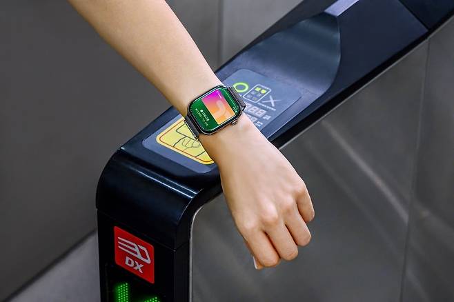 With Apple Pay T-money now available, users can ride public transportation across Korea simply by tapping their iPhone or Apple Watch without unlocking the device. (Apple)