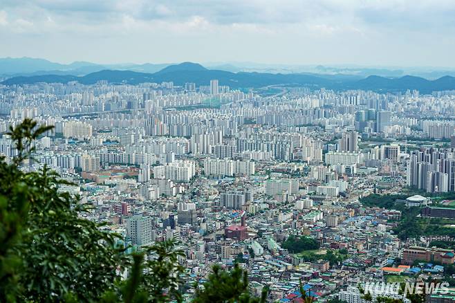 인천 계양산에서 바라본 계양구 전경. 유희태 기자