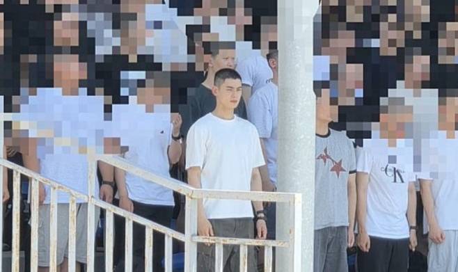 그룹 아스트로 멤버 겸 배우인 차은우가 훈련소에 입소한 모습이 포착됐다. /사진=온라인 커뮤니티