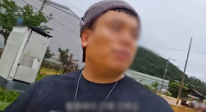 구독자 수 50만명을 자랑하던 유튜버 판슥(본명 김민석)이 스토킹과 불법 촬영물 유포 혐의로 실형을 선고받고 법정에서 구속됐다. /사진=유튜브 채널 '판슥' 캡처