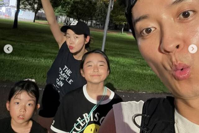 소이현이 가족들과 함께 저녁 러닝에 나섰다. / 소이현 소셜미디어