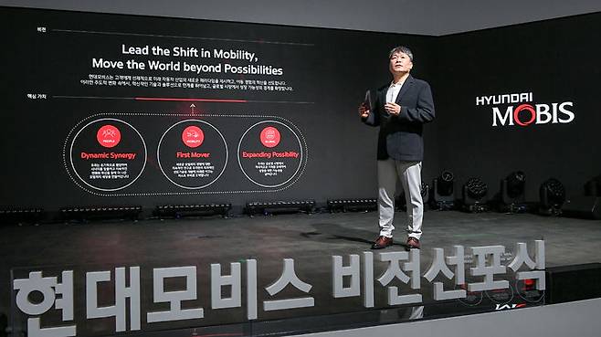 [서울=뉴시스] 이규석 현대모비스 사장이 12일 경기도 용인 기술연구소에서 신규 비전을 설명하고 있다. (사진=현대모비스) 2025.03.13 photo@newsis.com *재판매 및 DB 금지 *재판매 및 DB 금지