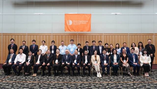 22~23일 일본 도쿄에서 열린 ‘동아시아 국가 수석수의관 포럼 및 초국경질병 통제 워크숍’에서 동아시아 6개국과 세계동물보건기구(WOAH) 관계자가 기념 사진을 촬영하고 있다. 농림축산식품부
