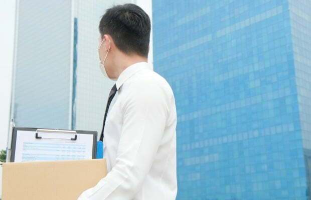 LG유플러스가 연봉 최대 3배에 달하는 위로금과 자녀 학자금 지원 등 파격적인 조건을 내세웠다. 게티이미지