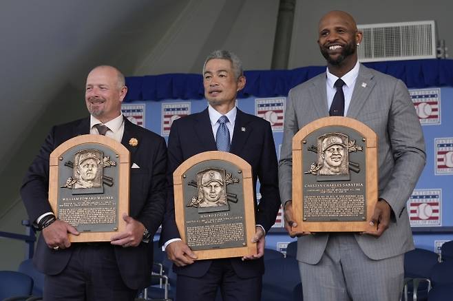 28일(한국시간) MLB 명예의 전당에 헌액된 빌리 와그너(왼쪽부터), 스즈키 이치로, CC 사바시아. AP 연합뉴스