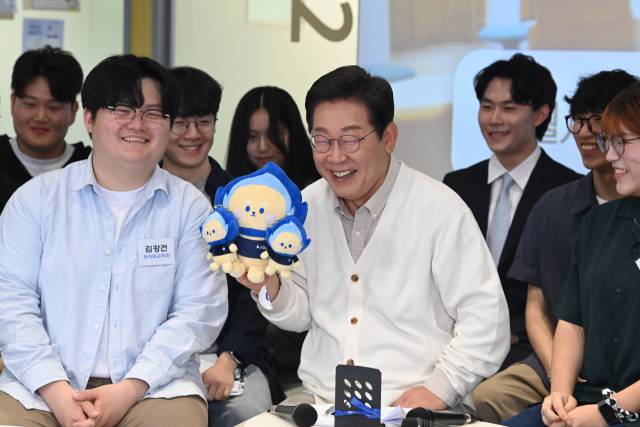 올 5월 대선 당시 이재명 대통령이 경기 수원시 아주대에서 열린 대학생 간담회에 참석해 발언하고 있다. 오승현 기자
