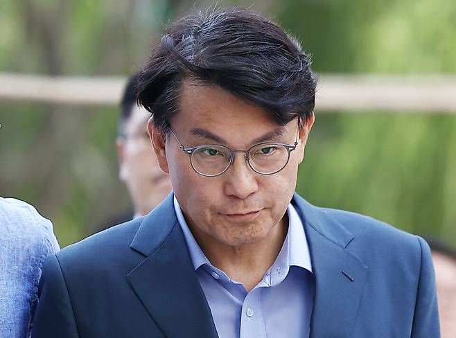 윤상현 국민의힘 의원이 27일 서울 종로구 광화문 KT웨스트 김건희 특검 사무실로 향하고 있다. ⓒ연합뉴스