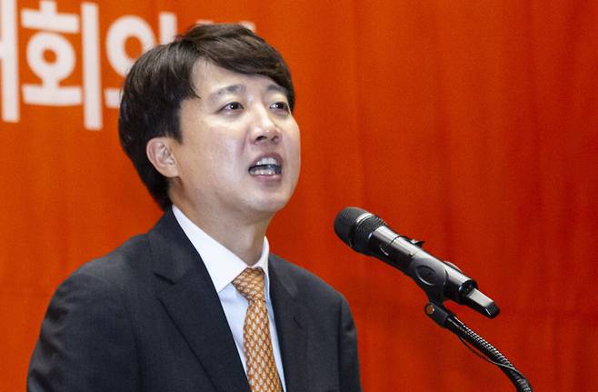 이준석 개혁신당 대표가 7월27일 국회의원회관 대회의실에서 열린 개혁신당 제2차 전당대회에서 정견 발표를 하고 있다. ⓒ연합뉴스