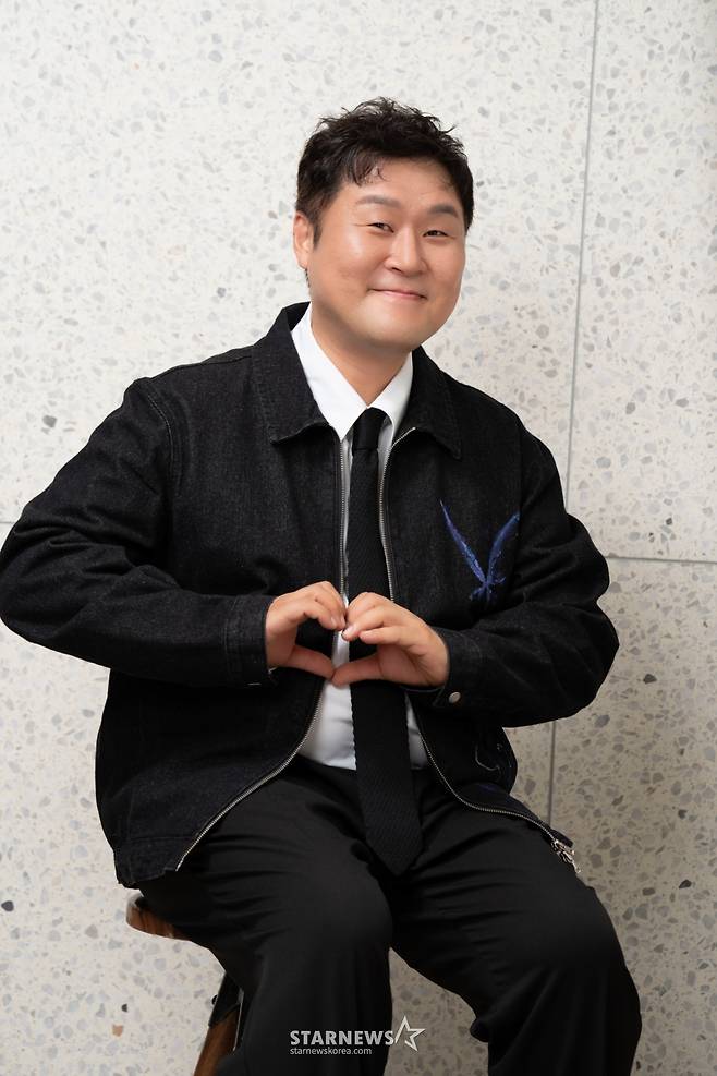 윤경호 '깜찍 손하트'[★포토]