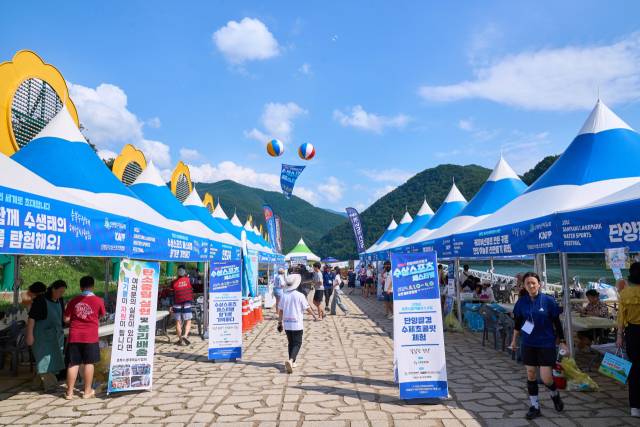 뜨거운 여름, 단양강에서 시원하게 즐기는 수상레저 축제가 열린다. 사진은 지난해 대회 모습. 단양군 제공