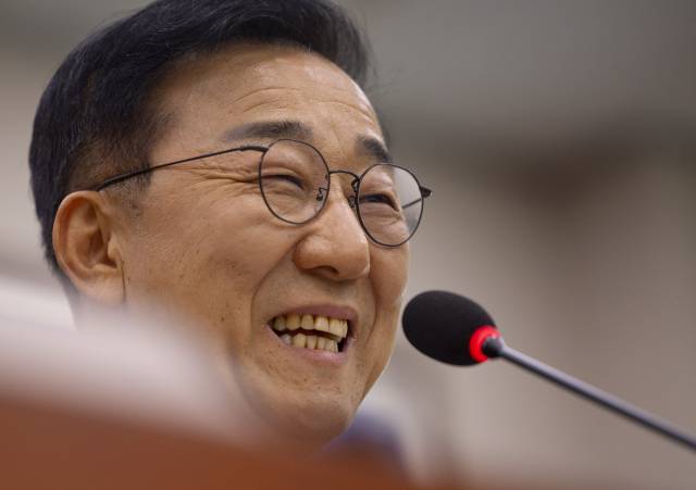 김윤덕 국토교통부 장관 후보자가 29일 국회 국토교통위원회에서 열린 인사청문회에서 답변 도중 밝게 웃고 있다. 연합뉴스