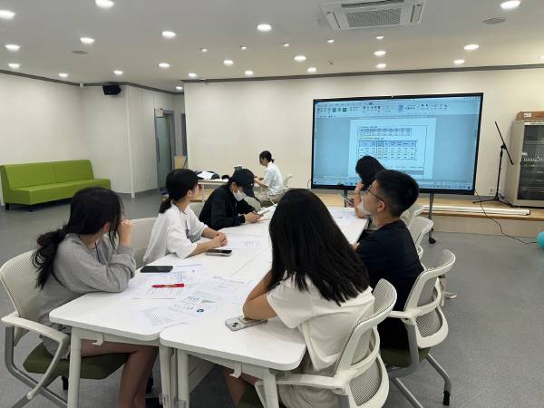 경산시가 지역 내 주요 청소년 시설을 첨단 디지털 학습 및 문화 공간으로 탈바꿈시켰다. 경산시가 지역 내 주요 청소년 시설을 첨단 디지털 학습 및 문화 공간으로 탈바꿈시켰다. 경산시청소년문화의집. 경산시..