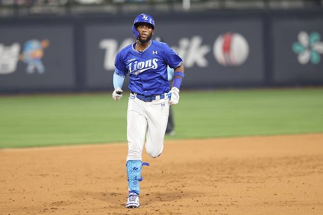 29일 오후 6시30분 대전 한화생명볼파크에서 열린 '2025 신한 SOL 뱅크 KBO리그' 삼성 라이온즈와 한화 이글스 경기에서 디아즈가 33홈런과 함께 100번째 타점을 달성했다.  <삼성 라이온즈 제공>