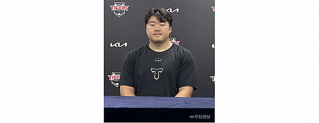 프로야구 KIA타이거즈의 한재승이 29일 KIA입단 후 인터뷰를 하고 있다.이재혁기자 leeporter5125@mdilbo.com