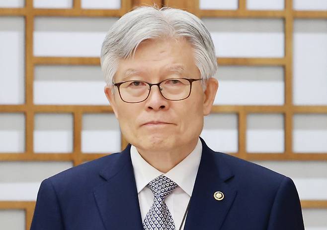 지난 23일 임명장 수여식에 참석한 최동석 인사혁신처장(사진 출처 : 대통령실통신사진기자단)