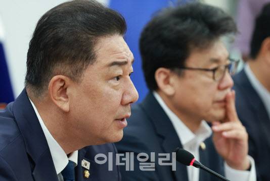 김병기 더불어민주당 당대표 직무대행 겸 원내대표가 29일 오전 국회에서 열린 원내대책회의에서 모두발언을 하고 있다. (사진=노진환 기자)