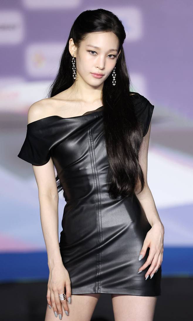 올데이프로젝트 애니가 26일 경기도 고양시 일산서구 킨텍스 제1전시장에서 열린 ‘2025 SBS 가요대전 Summer’(이하 ‘가요대전’) 블루카펫 행사에 참석해 포즈를 취하고 있다. (사진=뉴스1 제공).