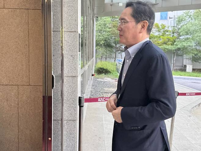 이재용 삼성전자 회장이 29일 서울 강서구 서울김포비즈니스항공센터(SGBAC)를 통해 미국 워싱턴DC로 출국하고 있다. (사진=연합뉴스)