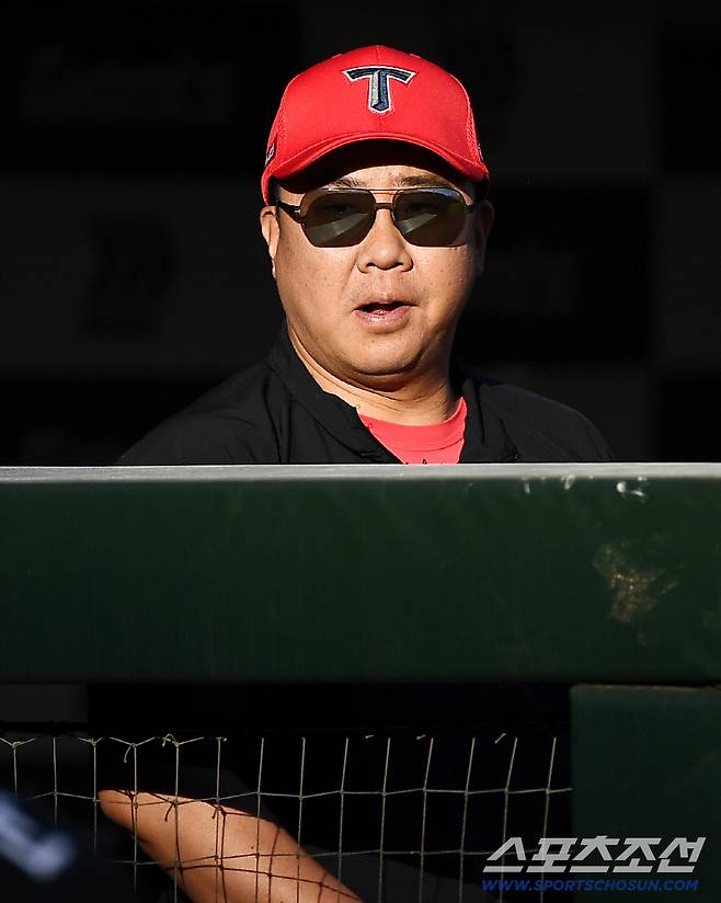 26일 부산 사직구장에서 열린 KIA와 롯데의 경기. KIA 이범호 감독이 경기를 지켜보고 있다. 부산=정재근 기자 cjg@sportschosun.com/2025.7.26/